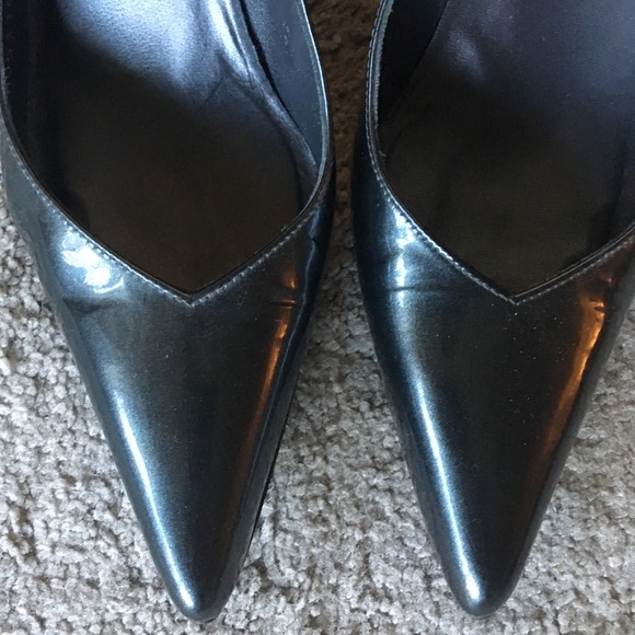 Stuart Weitzman ‘Sonata’ Pump in Coal Quasar; sz 7 - Picture 2 of 8